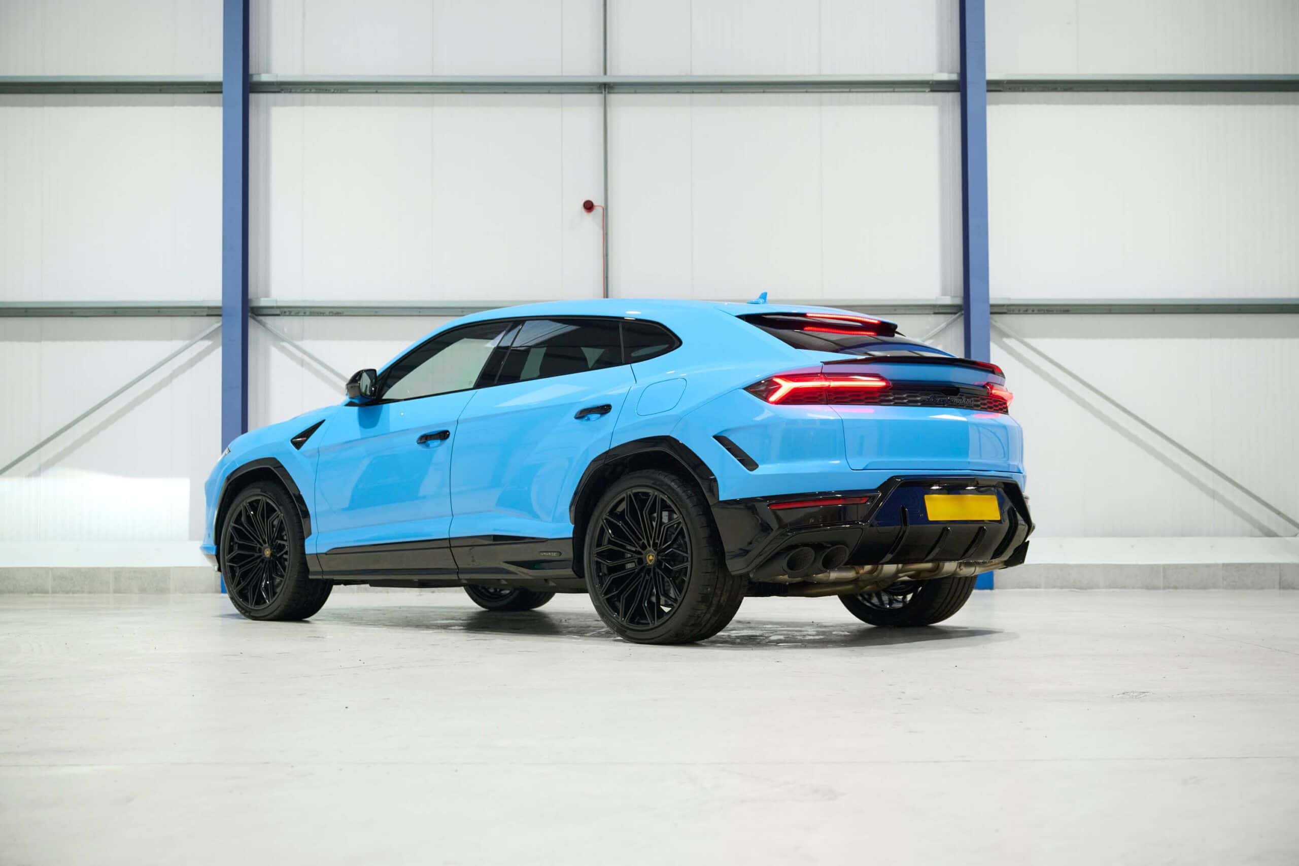 Lamborghini Urus SE — photo 1 of 5